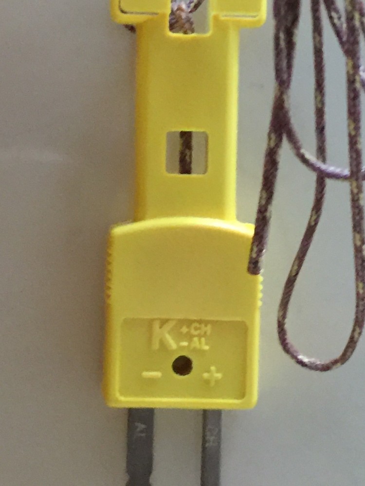 Omega HH147 Data Logger Thermometer RS-232 Includes Battery