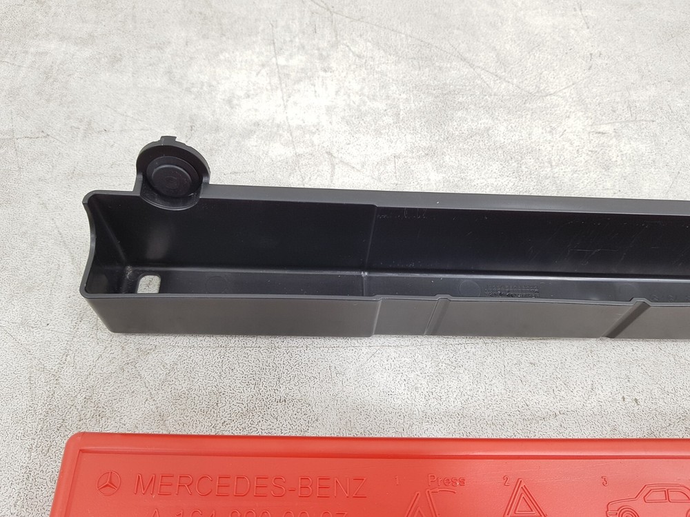 MERCEDES ML W164 EMERGENCY TRIANGLE WITH HOUSING