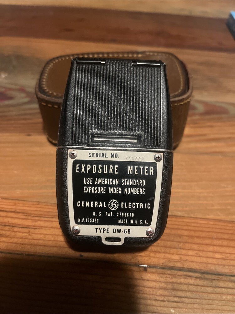 GE Type DW-68 handheld light meter / exposure meter - with case
