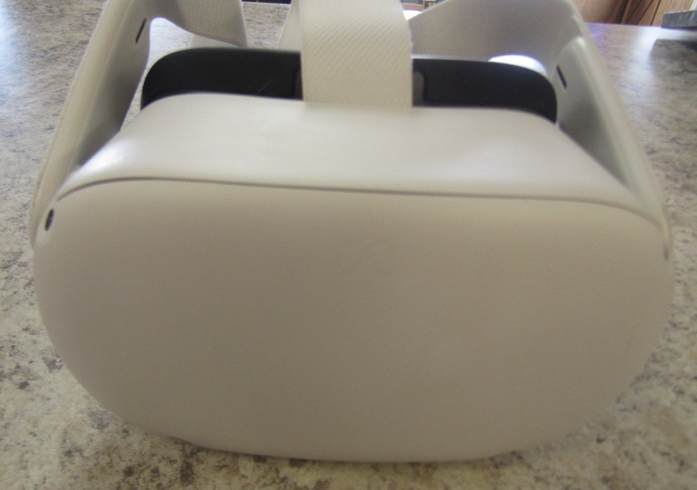 Meta Quest 2 VR Headset 256GB w/ Left and Right Controllers & Case - Tested