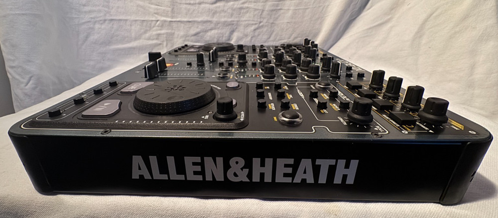 Allen & Heath. Xone DX DJ Controller