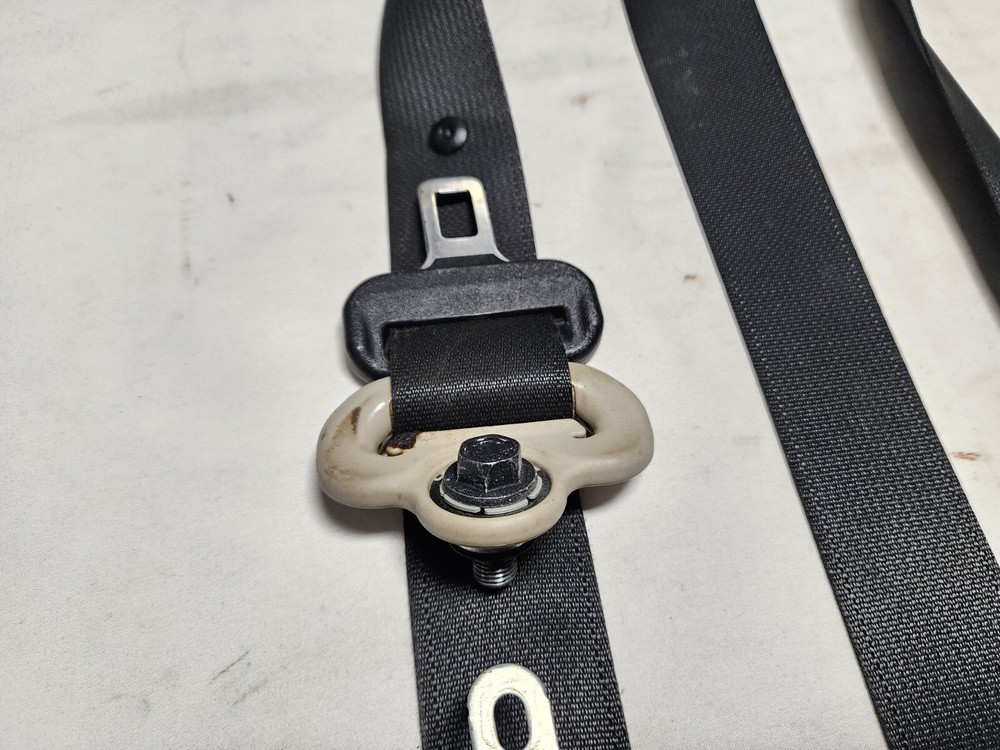 2013 - 2015 Nissan Versa Note Drivers & Passengers Front Seat Belts