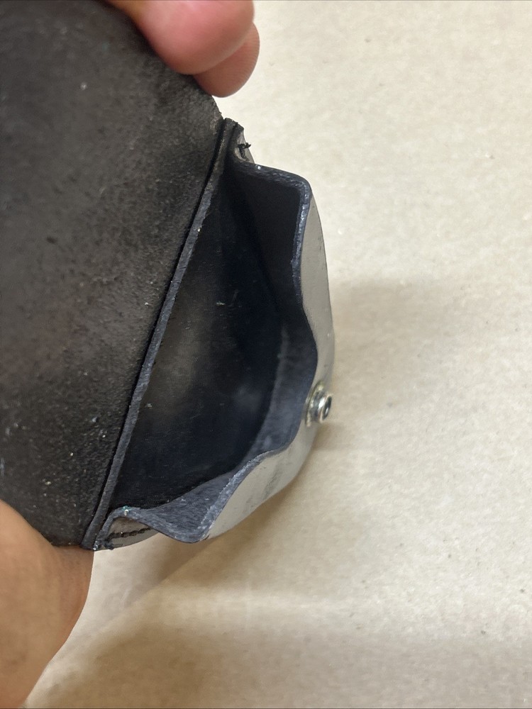 VINTAGE SMITH AND WESSON B70 BLACK LEATHER HANDCUFF CASE