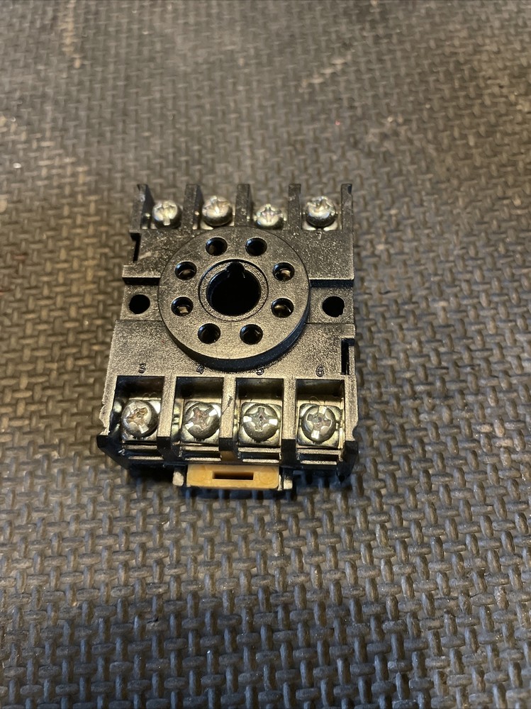 Young Electronics NDS-8 Relay Socket