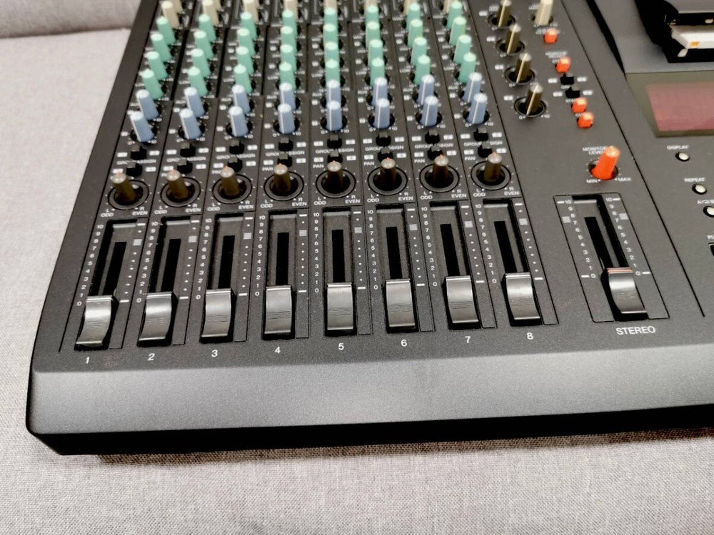 Yamaha MD8 8-track Multitrack Mini Disc MD Recorder Black