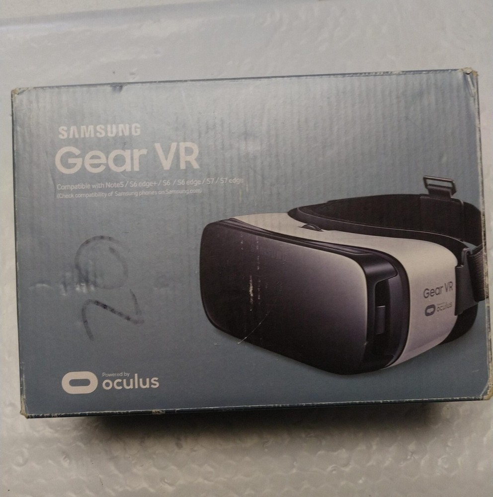Samsung Gear VR Powered by OCULUS - Great Condition
