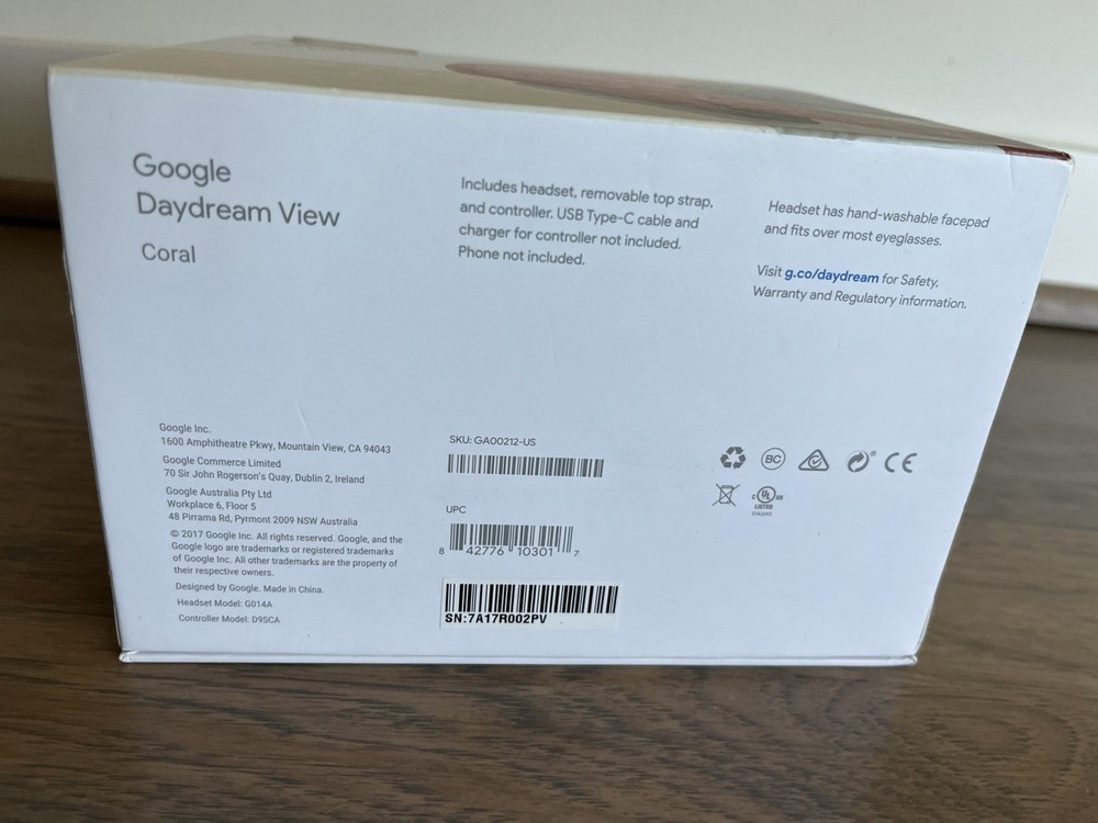 Google Daydream View Virtual Reality Headset VR w/Controller