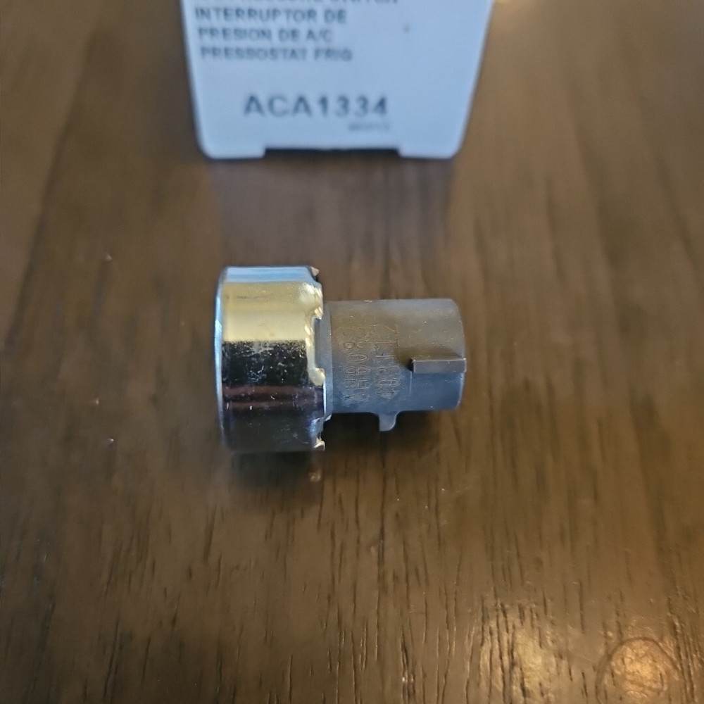 HVAC Pressure Switch CARQUEST ACA1334