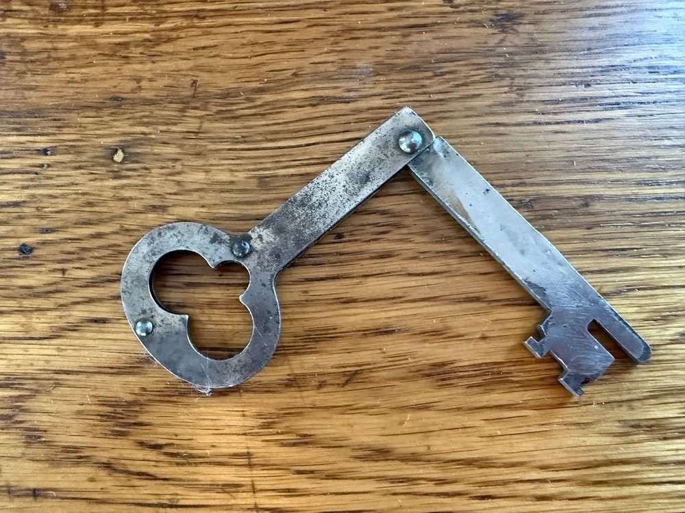 Antique Folding Skeleton Gate Key - Stamped 14
