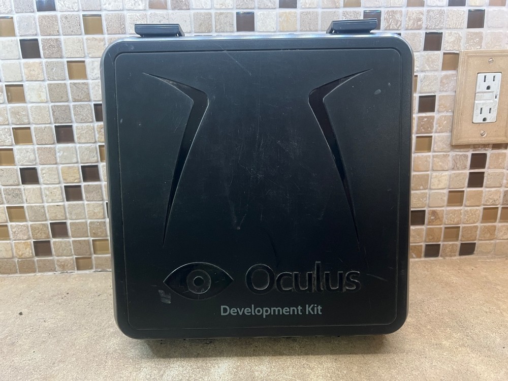 Oculus Development Kit DK Virtual Reality Headset with Case