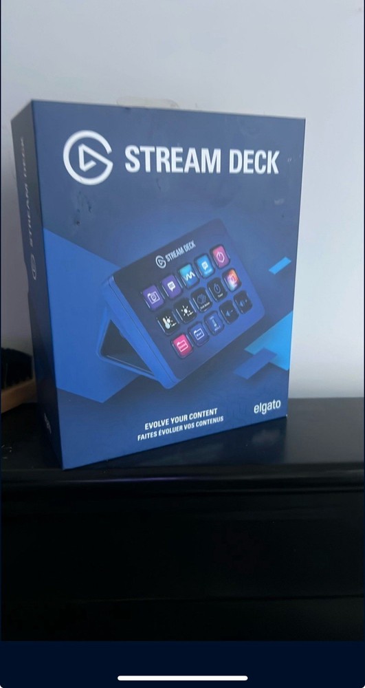 Elgato Stream Deck New in Box  15 Key Live Content Creation Controller - Black