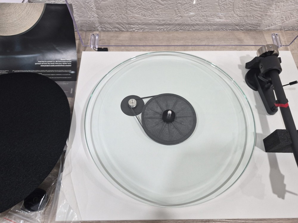 Pro-Ject - T2 Turntable - Satin White