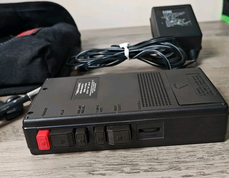 Realistic Micro-Minisette 14-1016A Microcassette Recorder 2-Speed Tested WORKING
