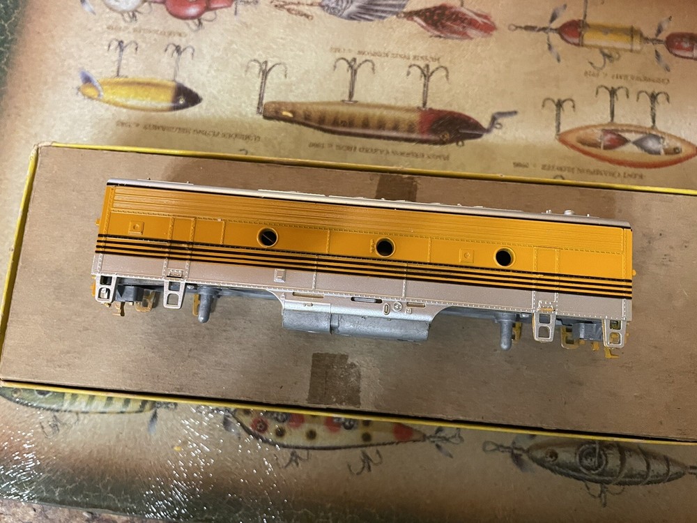 Ho Diesel Train Engine Powered B Unit / Old Stock
