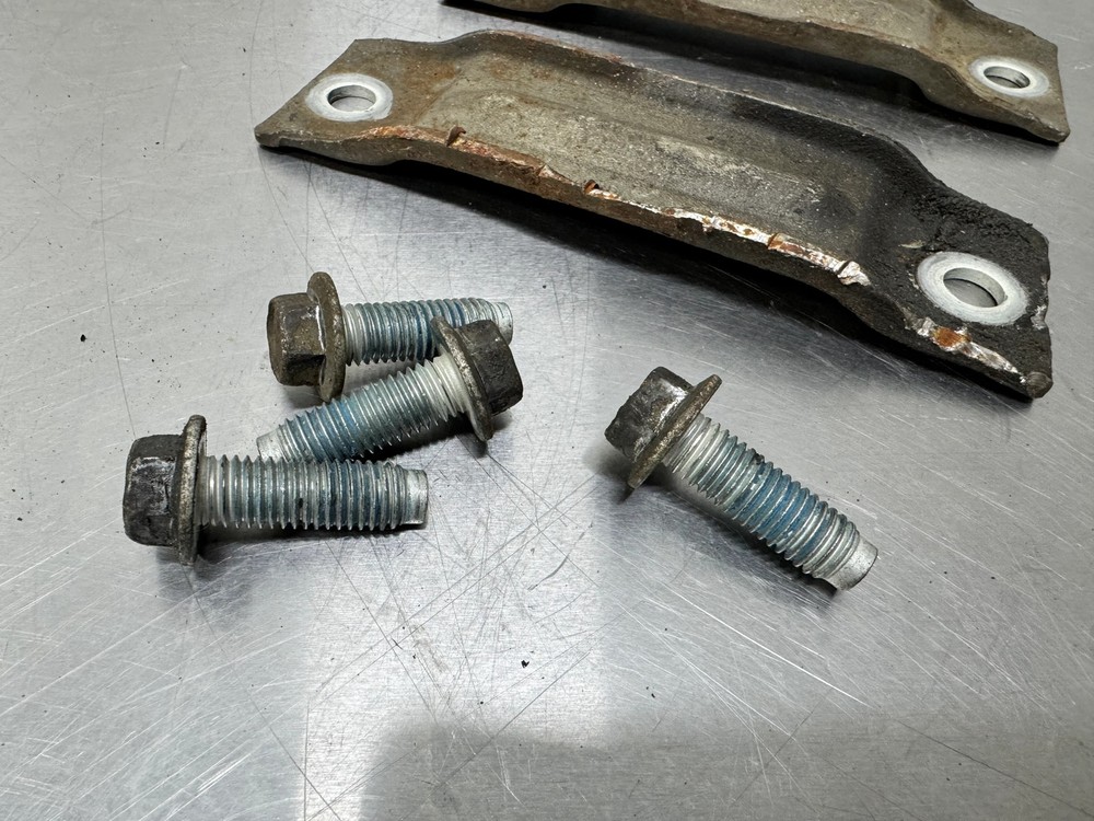 1998-2004 CORVETTE C5 REAR LEAF SPRING HARDWARE 24-01