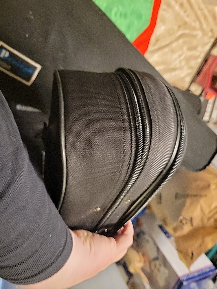 1/4 Eastman Strings Violin Case Hinge Is Broken Still Usable Could Be Fixed