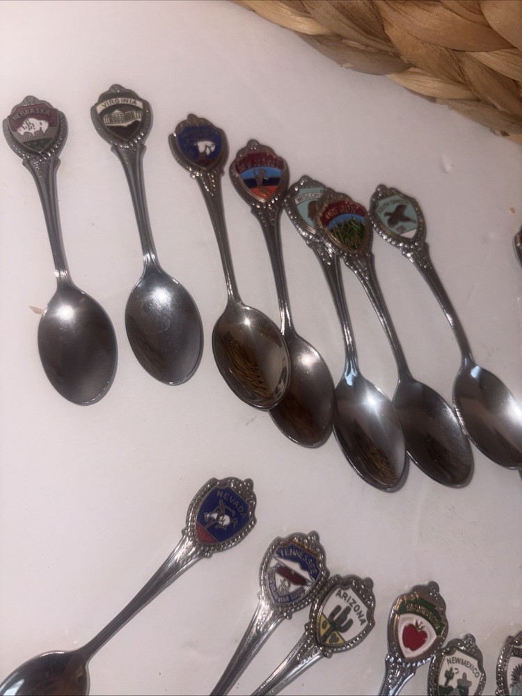 32 Souvenir United State Spoons