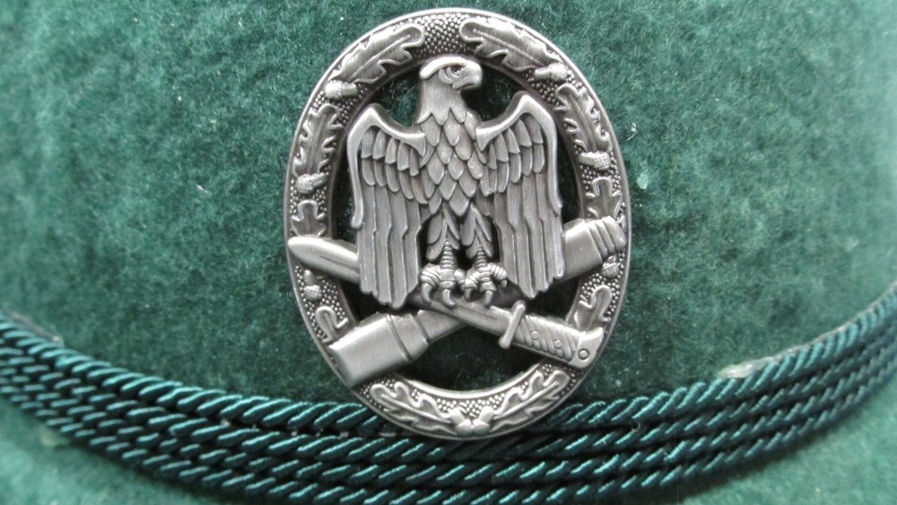 German Eagle with Dagger/Dolch Military Hat Pin