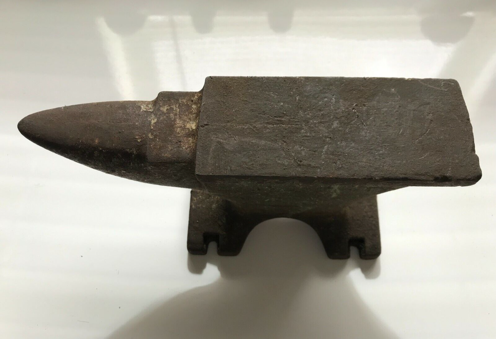 Anvil Blacksmith 8.25"X 2"X4" Unbranded.
