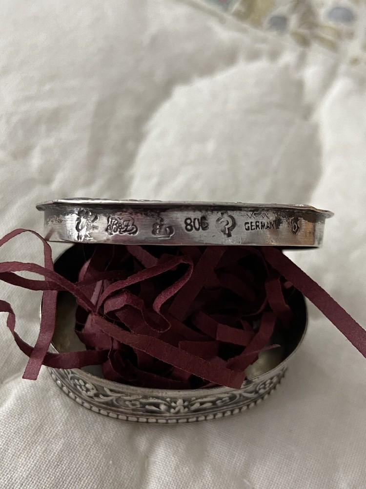 German Hanau Repousse Silver Oval Snuff/pill Box