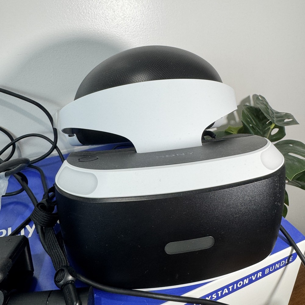 Sony PlayStation VR PSVR Bundle w/ Camera, Move Controllers, Skyrim VR + 2 Games