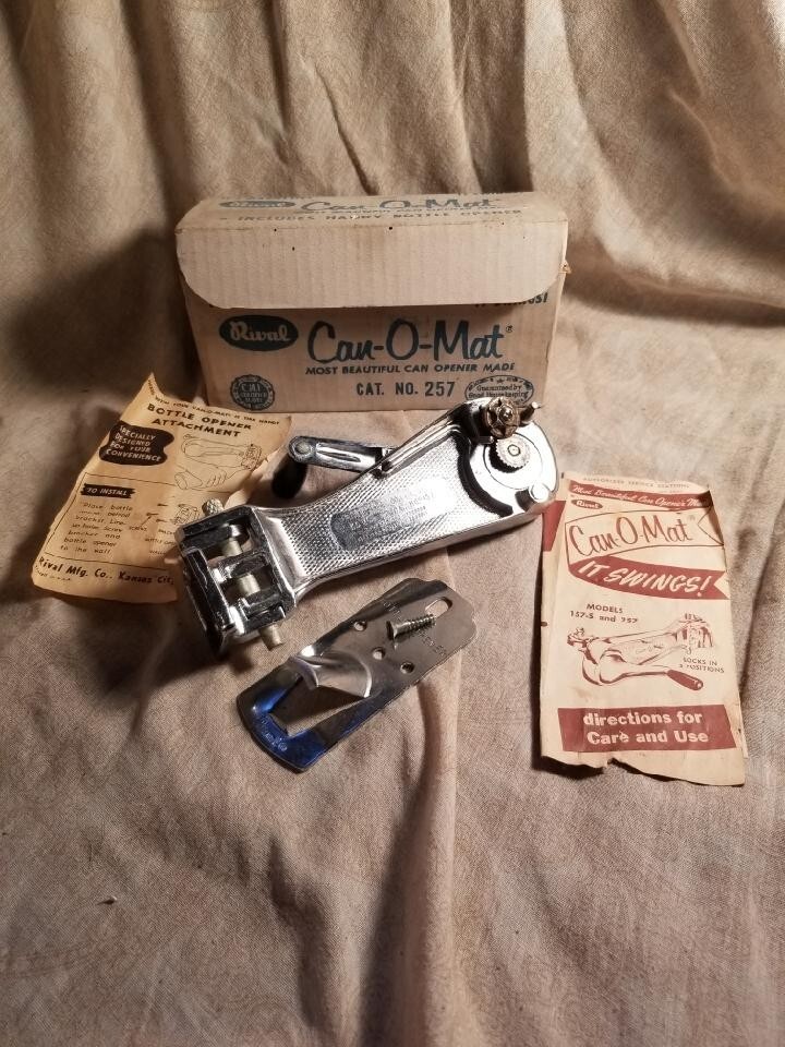 Vintage Rival Camo Mat Opener Tool