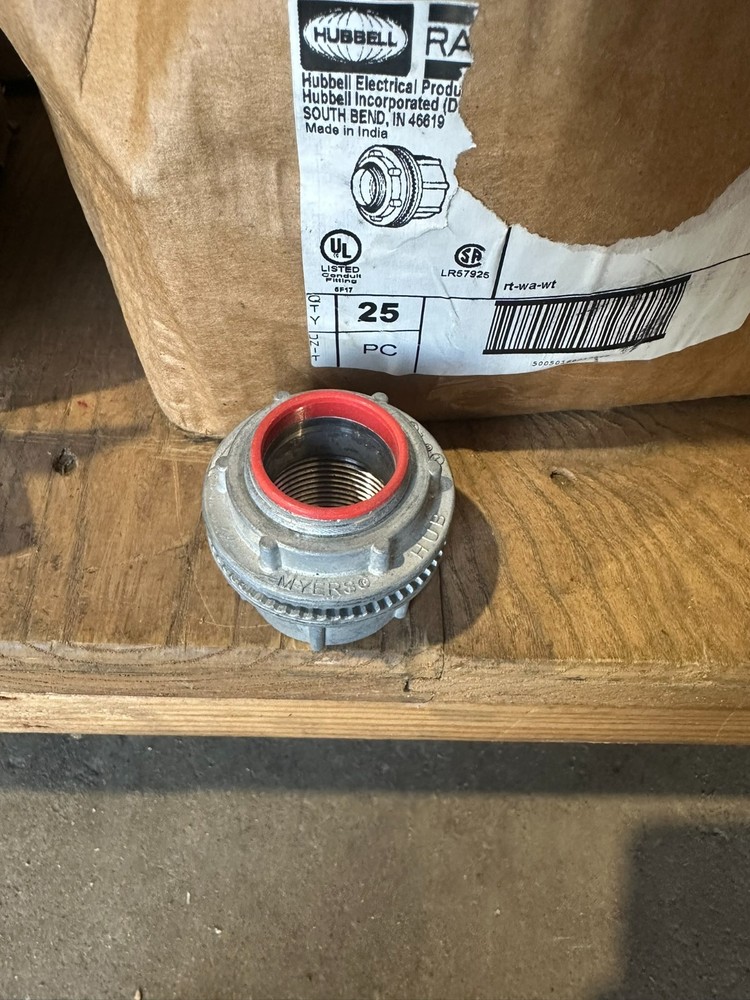 MEYERS HUB 1" ELECTRICAL COUNDUIT FITTING  W570