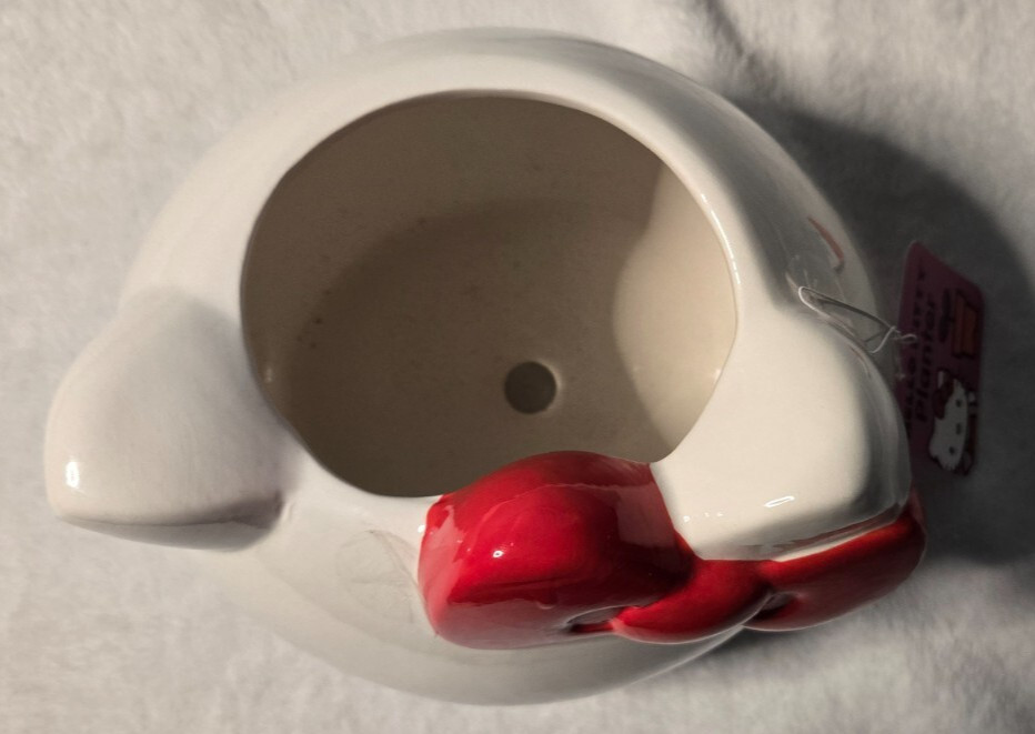 New Sanrio Hello Kitty Ceramic Planter With Bright Red Bow Tag Attached
