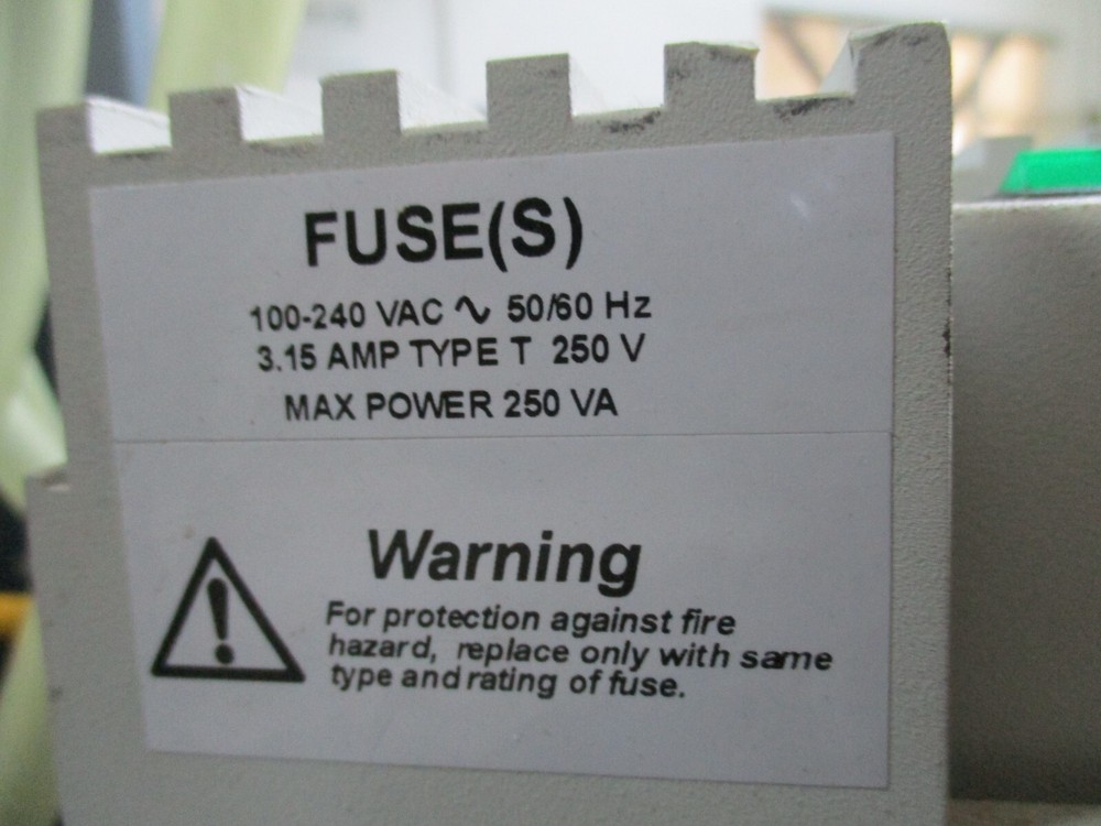 Perkin Elmer Lambda 25 UV/Vis Spectrometer