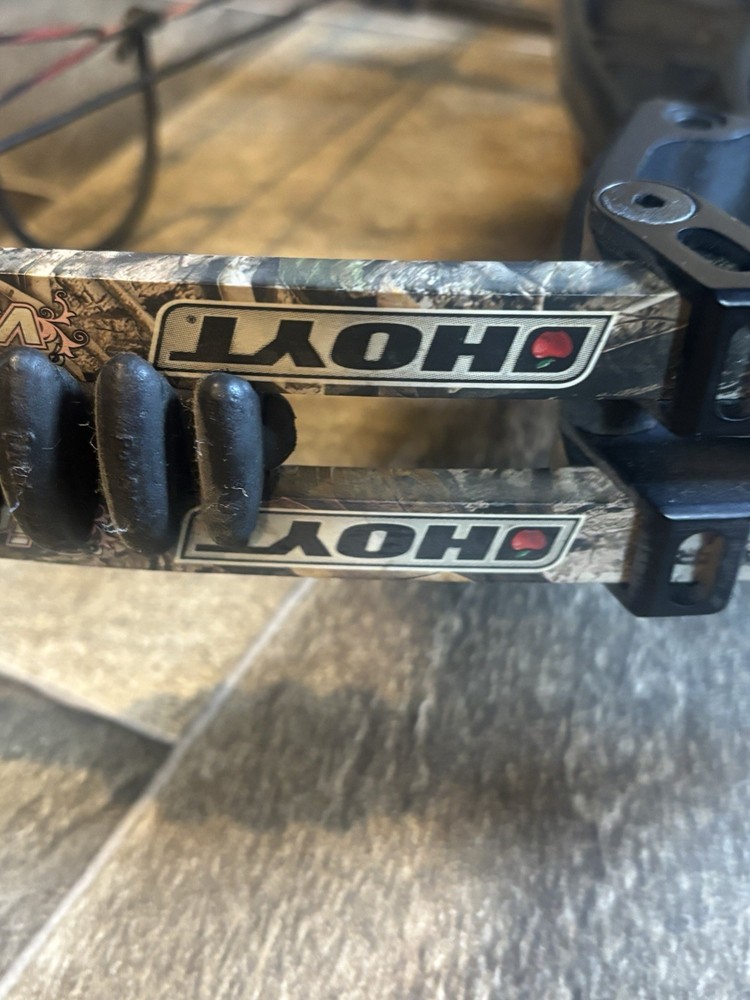 Hoyt Vixen Compound Bow Right Hand