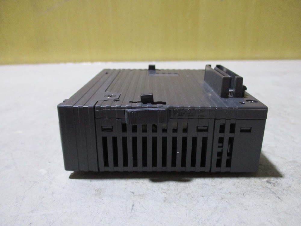 KEYENCE KV-LE21V Ethernet Unit Controller PLC Module USED