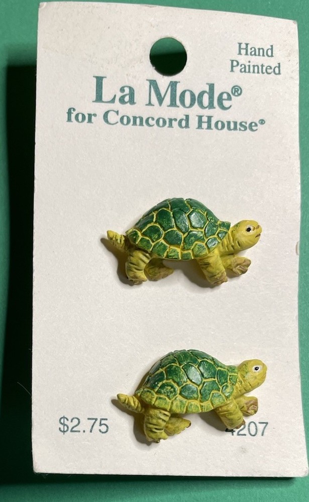 (2) VINTAGE 1" LaMODE CONCORD HOUSE TURTLE PLASTIC APPLIED SHANK BUTTONS-D5