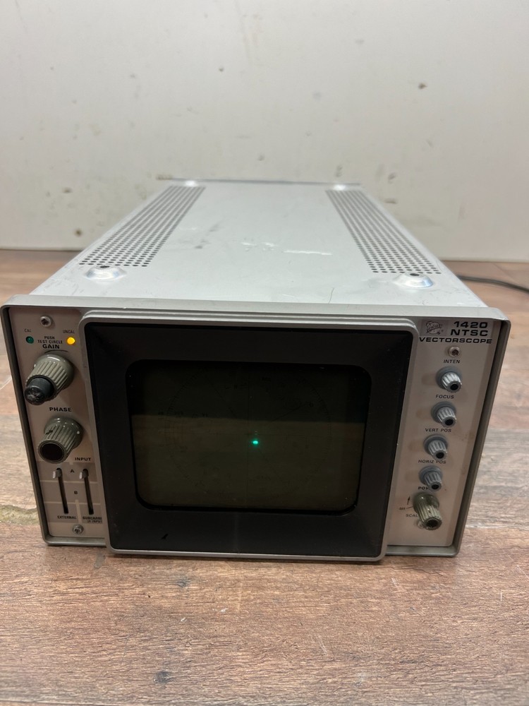 Tektronix 1420 NTSC Vectorscope