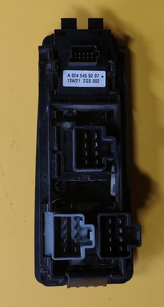 FREIGHTLINER DTL 16915481 SWITCH ASSEMBLY - POWER LOCK LEFT HAND