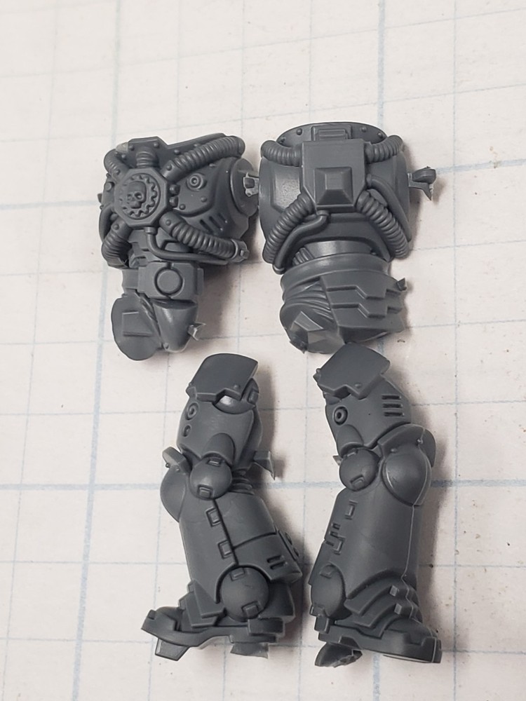 Warhammer 40k Space Marine Bits Primaris Techmarine Bionic Torso & Legs #01