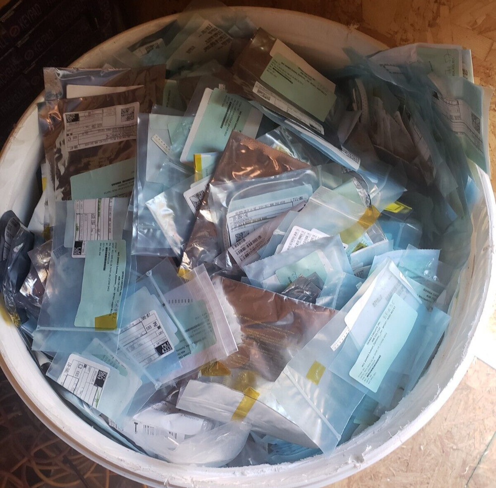 Huge Lot of random SMD components Mixed different components (OSSHED)