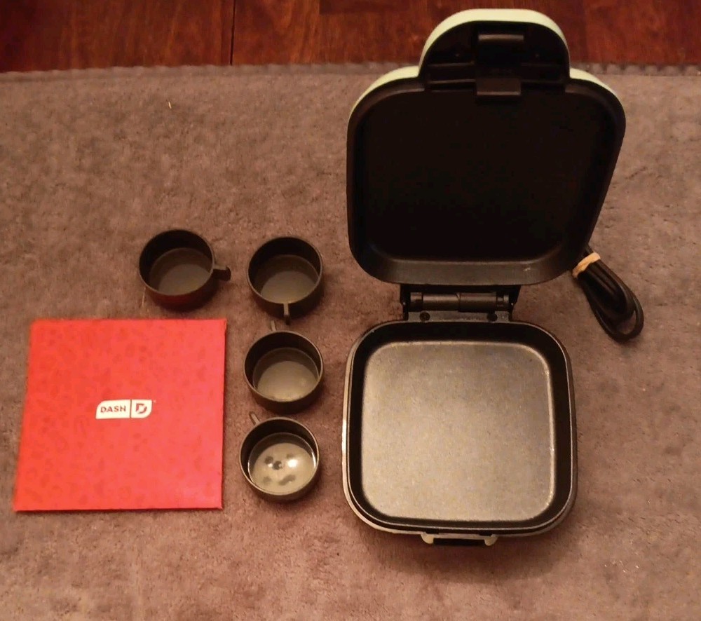 Dash Egg Bite Maker. 4 Bites.