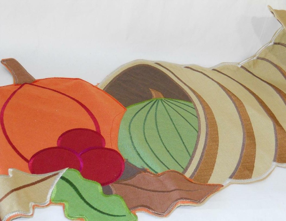 Harvest CORNICOPIA Table Runner SATIN EMBROIDERY Lined Back PUMPKIN SQUASH *New