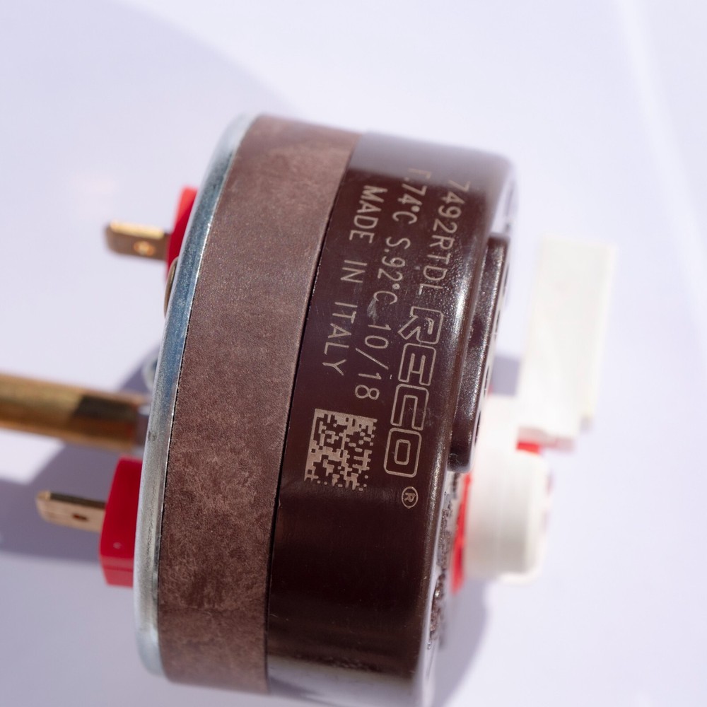 SOLAR TANK HEATING ELEMENT 3000W 1 1/4" BSP WITH ROD THERMOSTAT RTS RECO ANODE