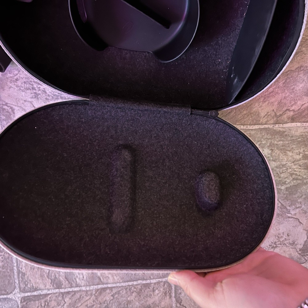 Pre-Owned Official Compact Carrying Case for Facebook Oculus Quest 2