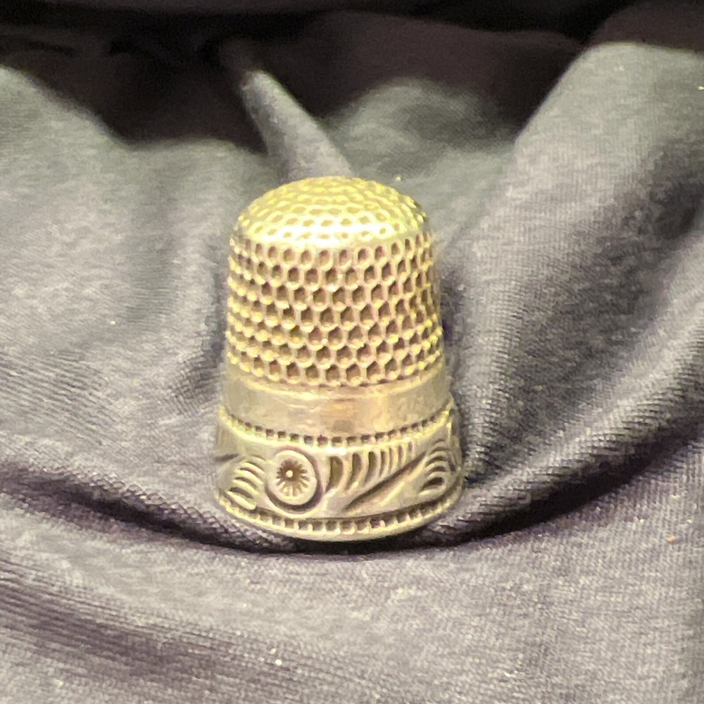 Antique Sterling Silver Thimble “Fluted No Monogram “Size Unknown”