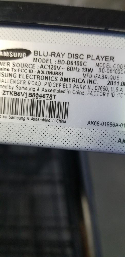 Samsung Blue Ray 3D player BD-D6100C with remote