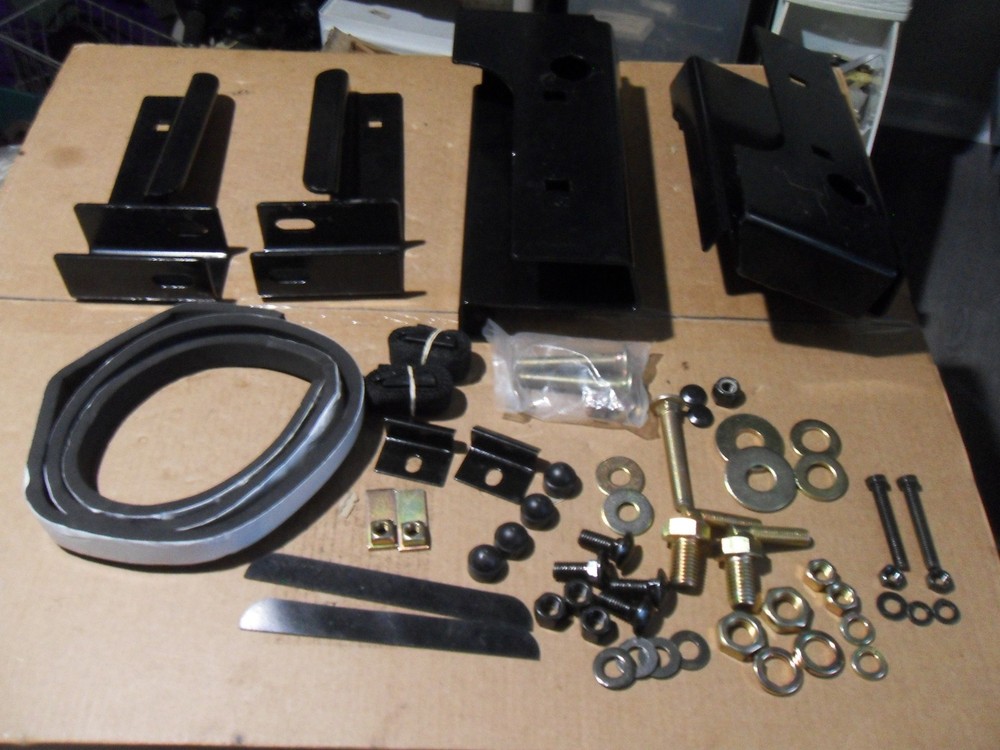 Backrack Antenna Mounting Bracket | Driver/Passenger Side, Black | 91008 |