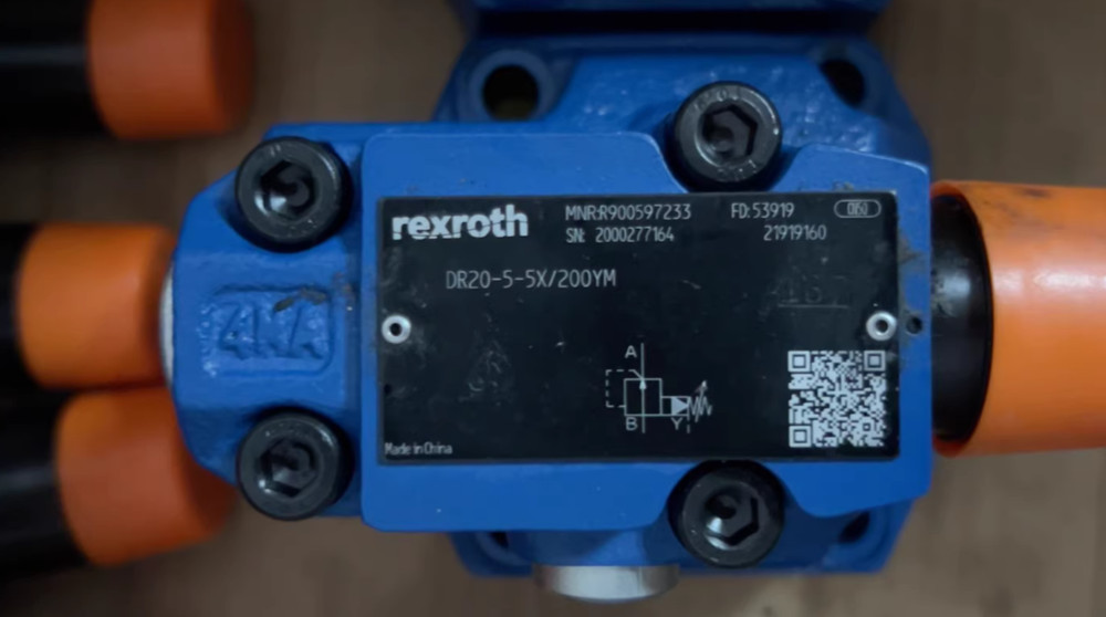 1pcs Rexroth R900597233 DR20-5-52/200YM pressure reducing valve