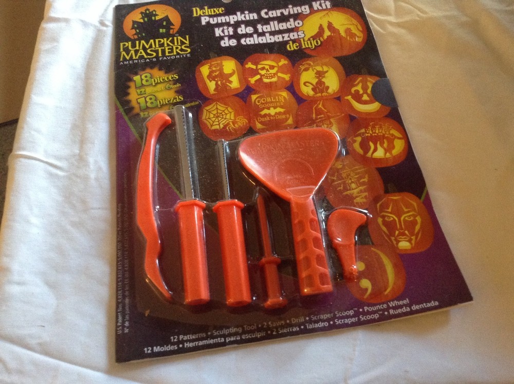 Pumpkin carving set