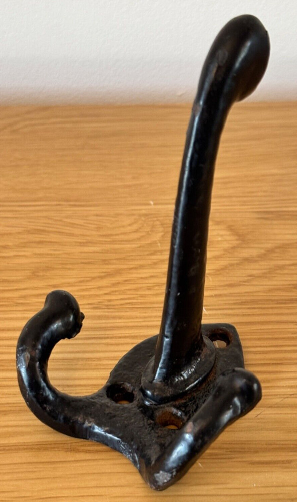 VINTAGE METAL TRIPLE COAT HOOK BLACK