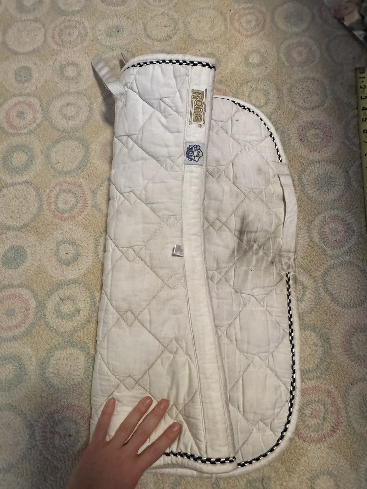 4 saddle pads in this bundle- multiple brands.