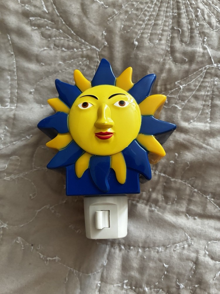 Vintage Celestial Sun Face Whimsical Nightlight Untested