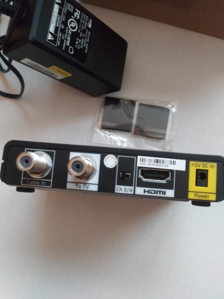 DCI401TWC2 Cable Box with power supply.Powers Up.