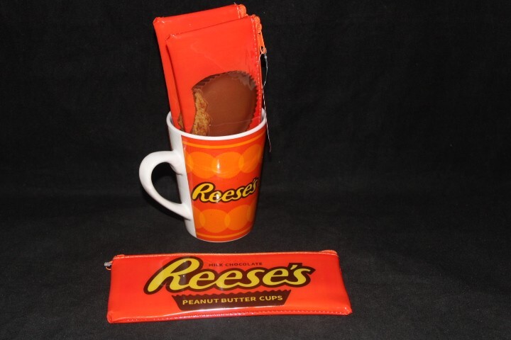 Hershey Reese's Peanut Butter Cup Ceramic Tea Coffee Mug Cup Soft Zip Cases